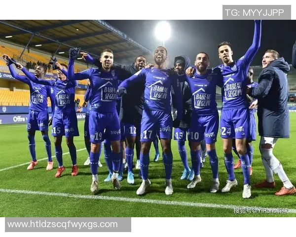 法乙激战欧塞尔主场迎战巴黎球队争夺关键积分之战